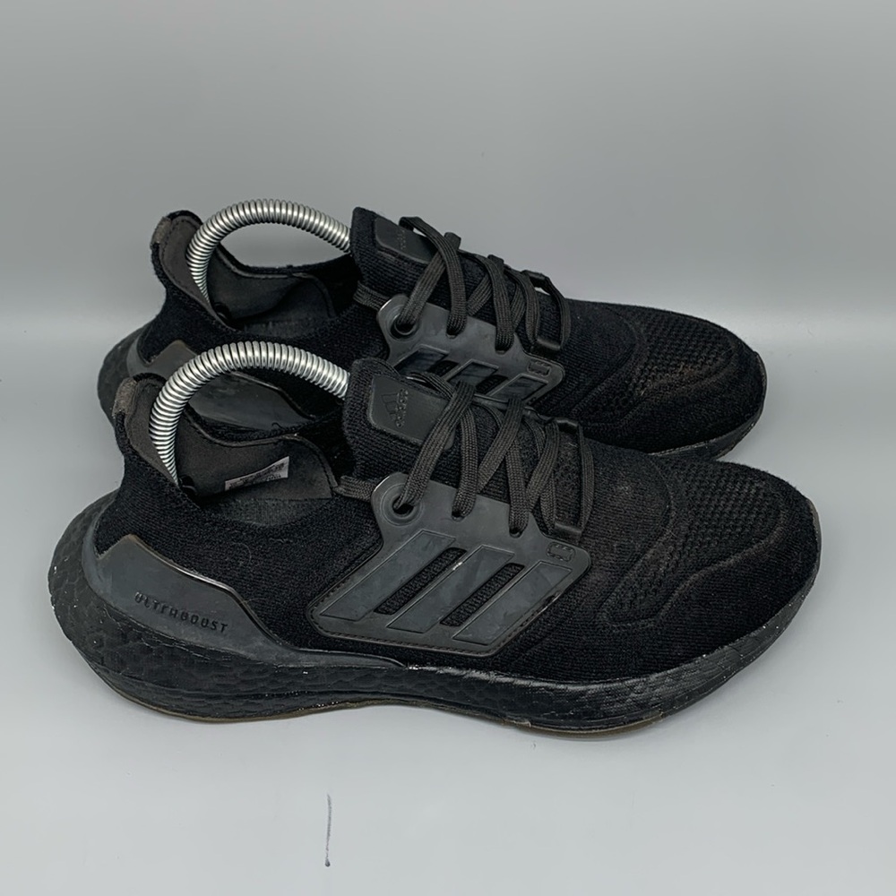 Adidas UltraBoost 22 Triple Black Running Shoes GZ3996 Men's Sz 6.5 Women's Sz 8